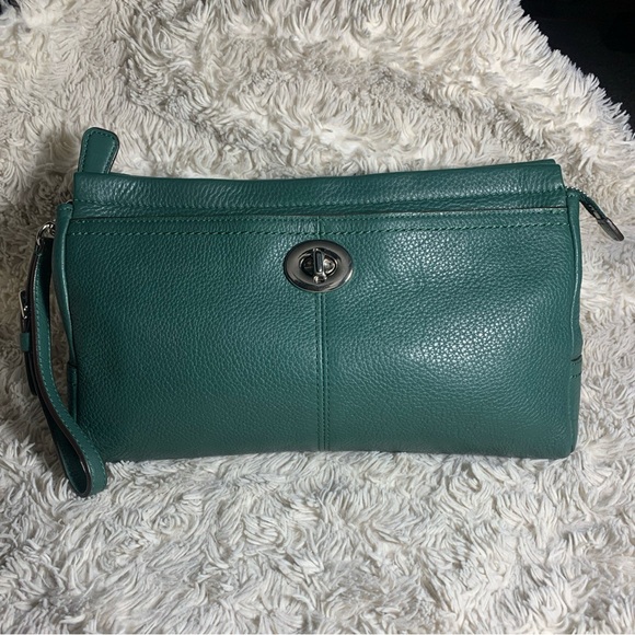 COACH PARK GREEN PEBBLE LEATHER LARGE CLUTCH - Picture 1 of 13